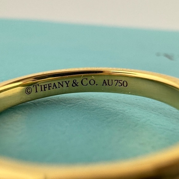 Tiffany & Co. 8mm Hardwear Ball Ring in 18k Yellow Gold, Retired - Picture 5 of 7